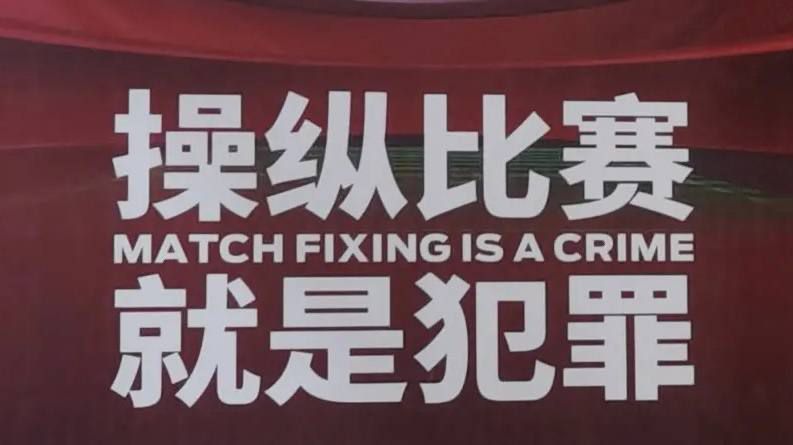 被迫绑到刑具上高潮不停动漫